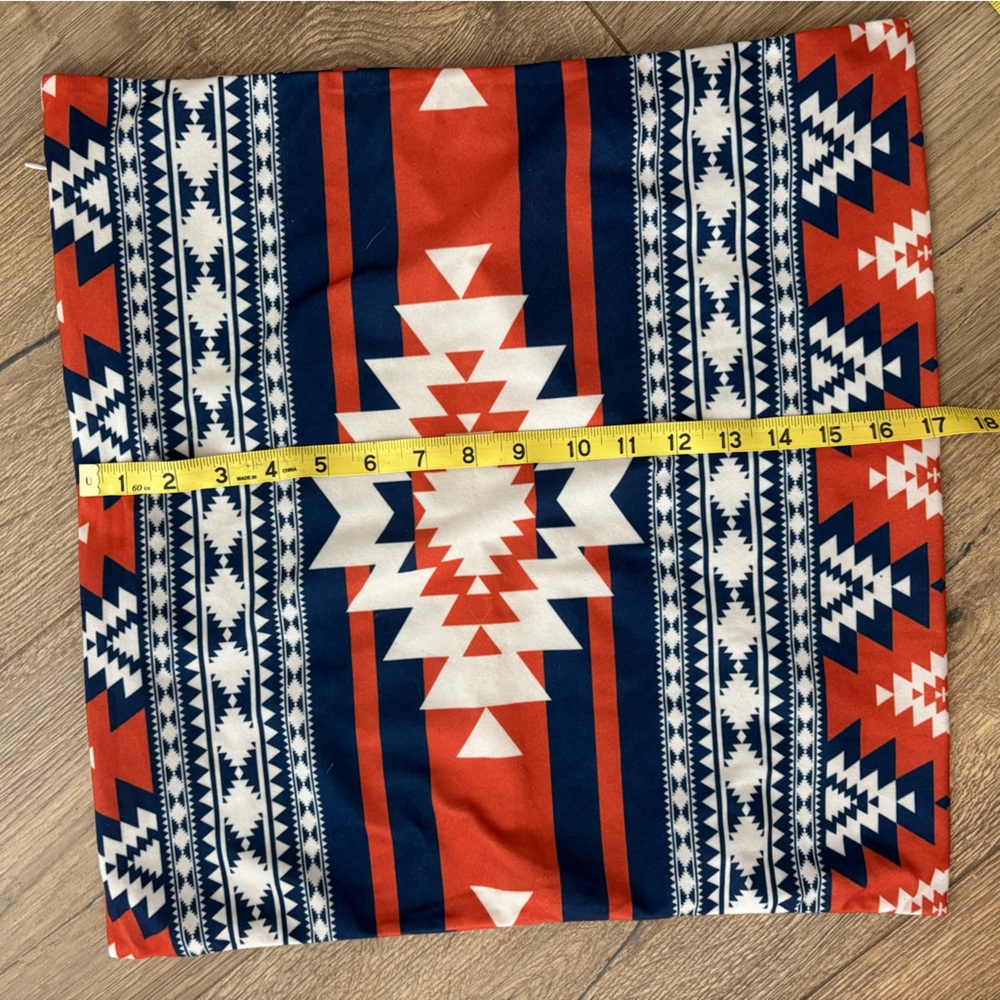 Set of 2 Aztec Cabin-core micro fiber zippered pillow covers 18 inches square - Picture 4 of 8